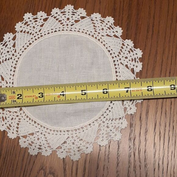 5 pc bundle plus bonus white vintage crocheted/tatted linen & cotton doilys - Picture 8 of 15